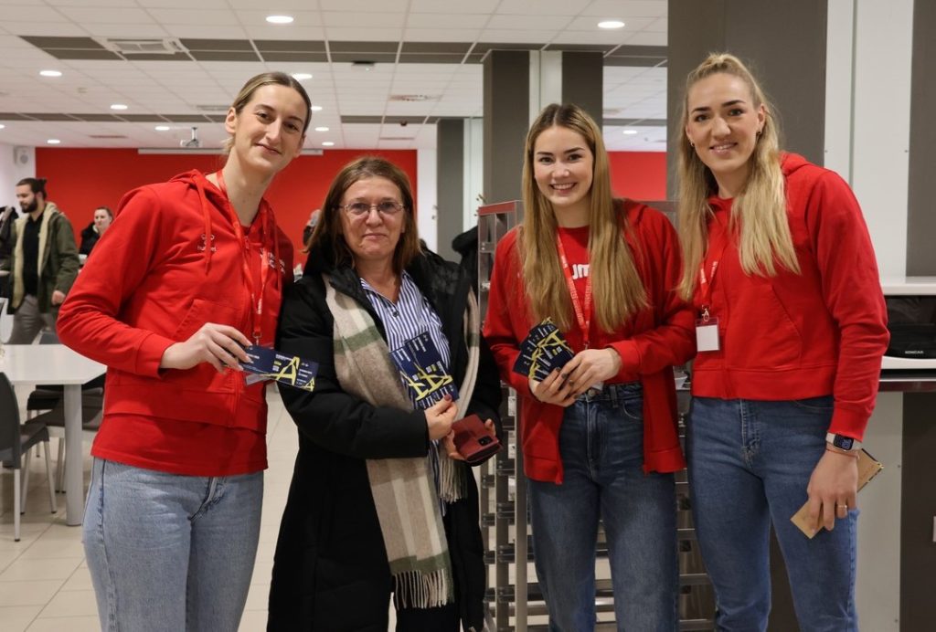 Igračice tradicionalno podijelile ulaznice za utakmicu Lige prvakinja