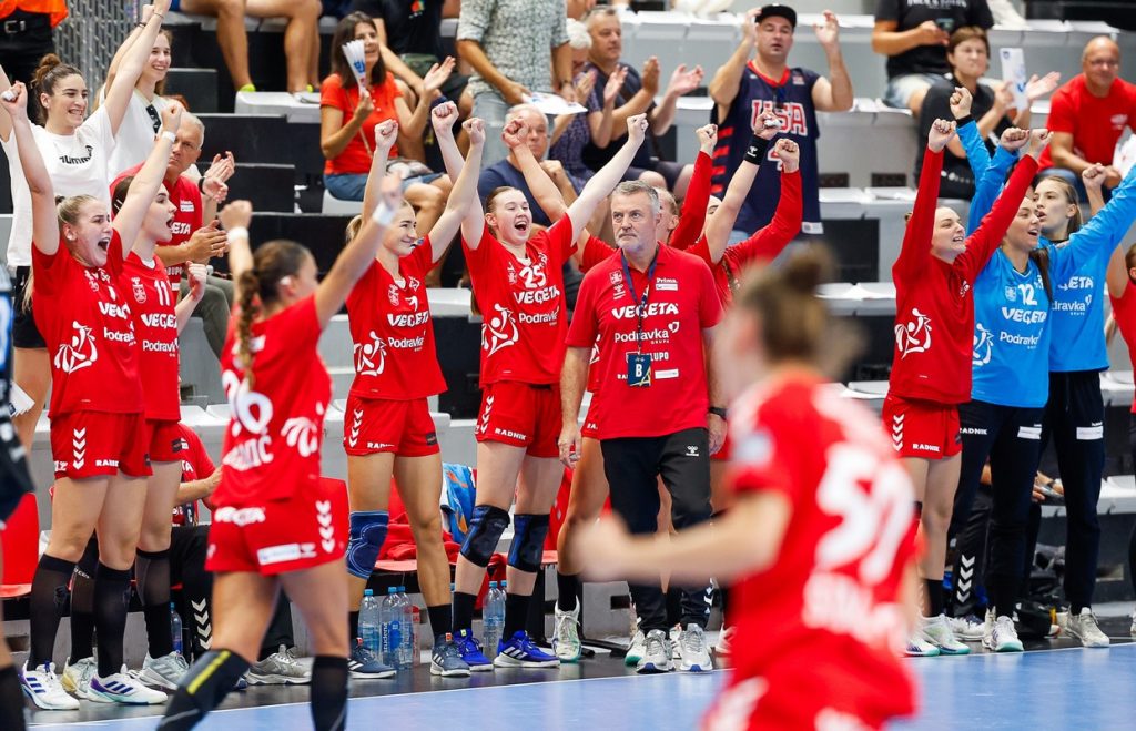 U pripremnom periodu međunarodni turniri u Švicarskoj, Mađarskoj i Francuskoj te na kraju i Bepov turnir